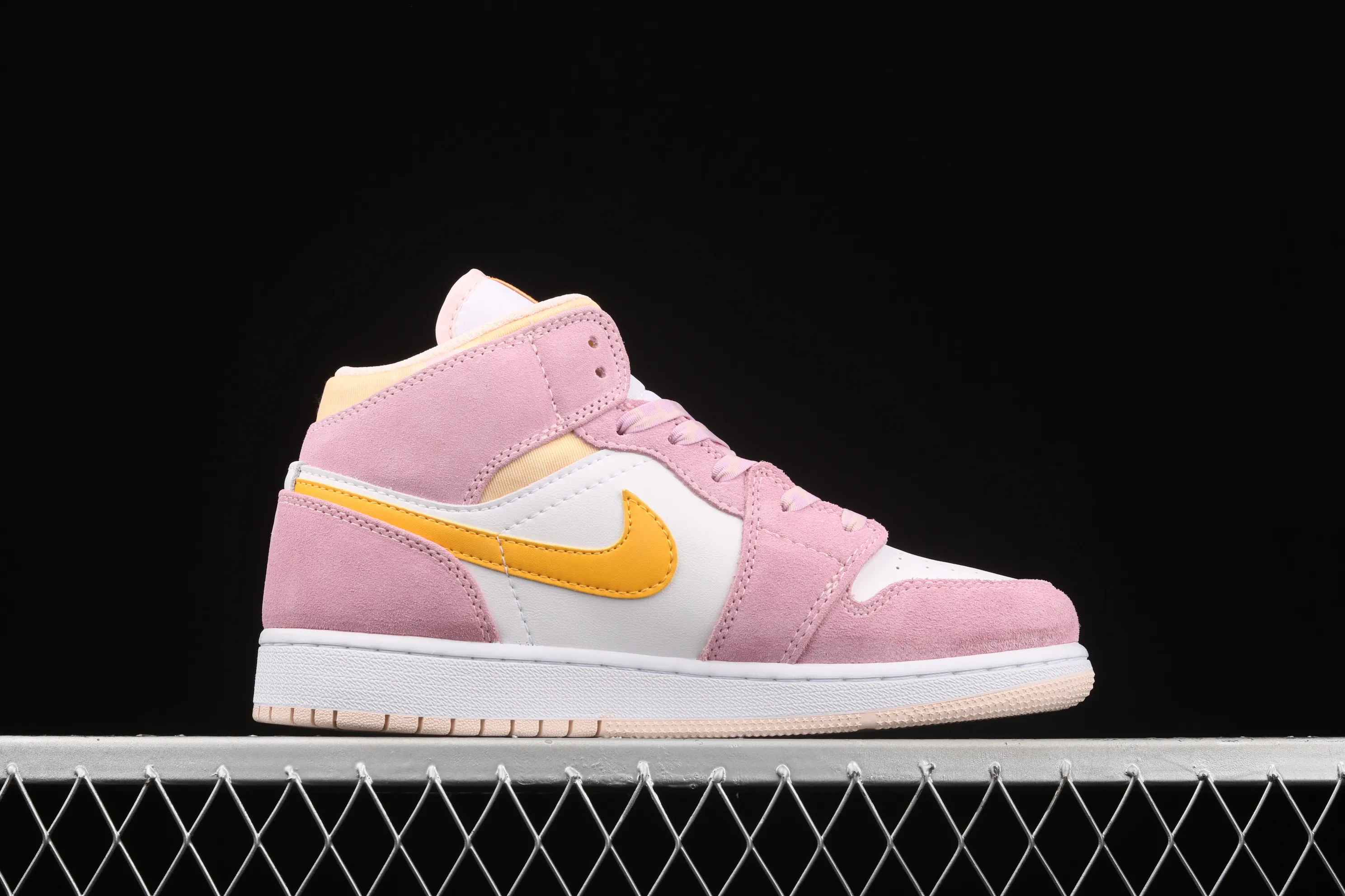 All Categories Air Jordan Jordan Series Basketball Shoes Air Jordan 1 Mid Air Jordan 1 Mid AJ1 Joe 1 Girly Pink China Basketball Shoes DC9517-600
